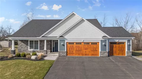 34 Wood Musket Trl, Greece, NY 14612