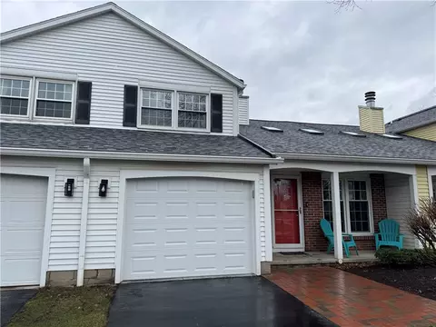 45 Old Pine Ln, Greece, NY 14615