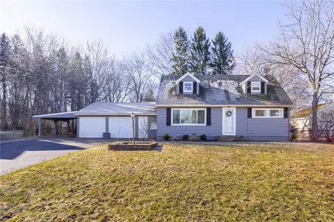 39 Sunnyside Ln, Chili, NY 14514