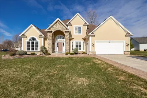 899 Lothario Cir, Webster, NY 14580
