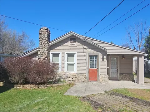 274 Cole Ave, Gates, NY 14606