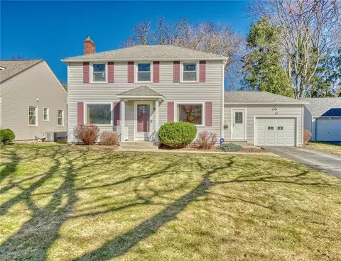 82 Scholfield Rd, Irondequoit, NY 14617