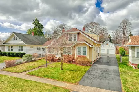 36 Wendhurst Dr, Greece, NY 14616