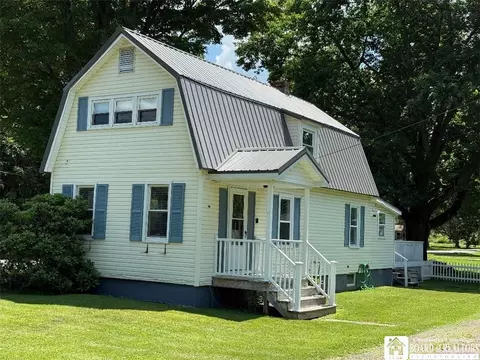 180 E Terrace Ave, Busti, NY 14750