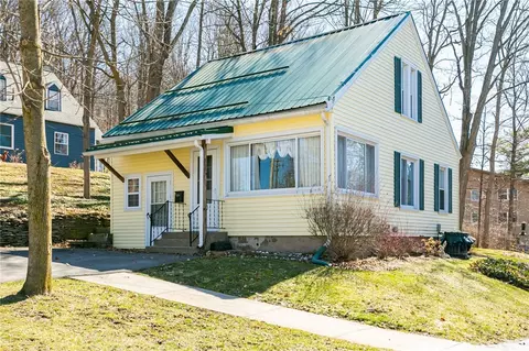 320 Prospect Dr, Palmyra, NY 14522