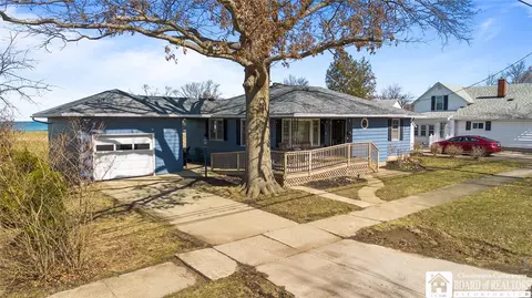 92 E Pine St, Dunkirk, NY 14048