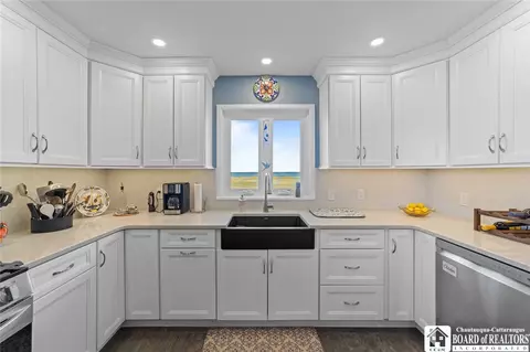 92 E Pine St, Dunkirk, NY 14048 photo 13