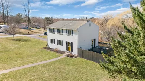 247 Peakview Dr, Henrietta, NY 14467