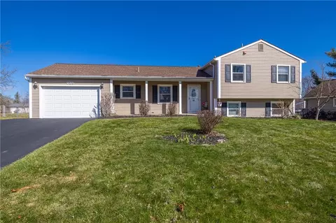 235 Gate House Trl, Henrietta, NY 14467