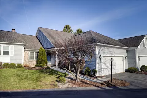 40 Stonington Dr, Pittsford, NY 14534