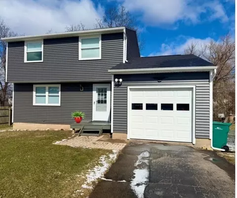 5756 Dalton Dr, Farmington, NY 14425
