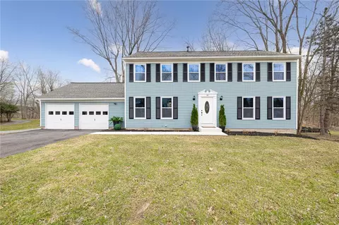 40 Latchmere Dr, Victor, NY 14564