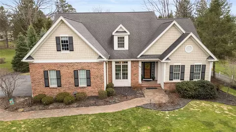 304 Mendon Rd, Pittsford, NY 14534