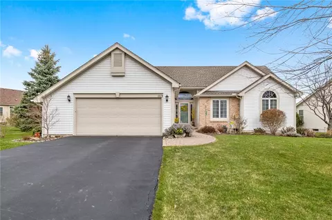 1113 S Creek Dr, Webster, NY 14580