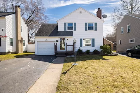 261 Scholfield Rd, Irondequoit, NY 14617