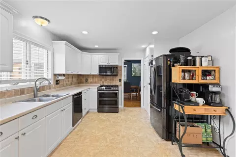 162 Wyndham Rd, Irondequoit, NY 14609 photo 11