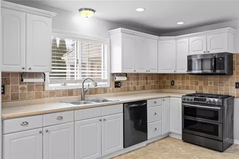 162 Wyndham Rd, Irondequoit, NY 14609 photo 10
