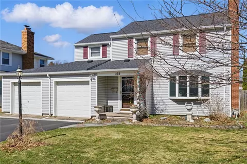 162 Wyndham Rd, Irondequoit, NY 14609 photo 2