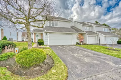 31 Dearfield Ct, Perinton, NY 14450