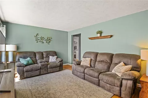 511 Glenview Ct, Webster, NY 14580 photo 4