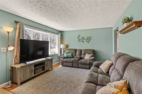 511 Glenview Ct, Webster, NY 14580 photo 3