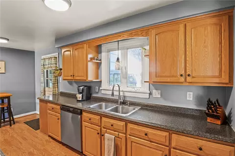 511 Glenview Ct, Webster, NY 14580 photo 5