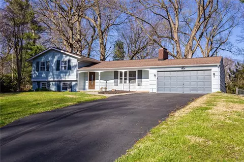 5 Kimberly Rd, Pittsford, NY 14534