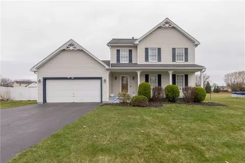 44 Tearose Meadow Ln, Brockport, NY 14420