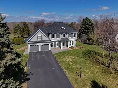 60 Small Pine Cir, Greece, NY 14612