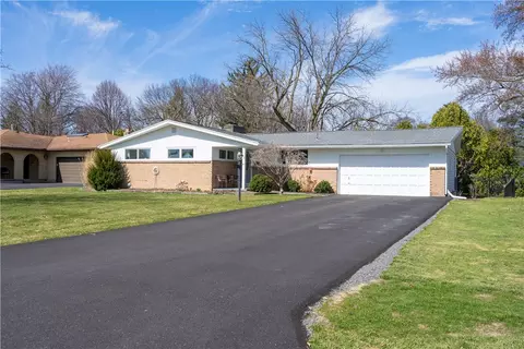 86 Maybrooke Rd, Rochester, NY 14618