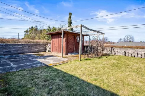 38 Case Ter, Irondequoit, NY 14609 photo 6