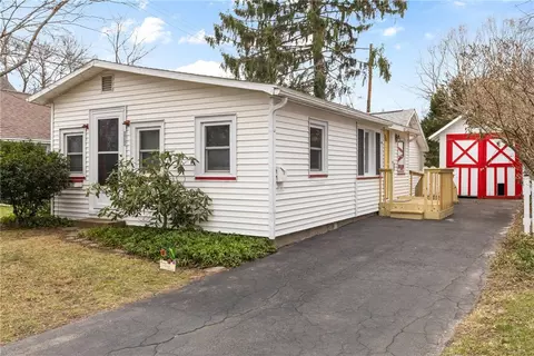 191 Pinehill Dr, Irondequoit, NY 14622