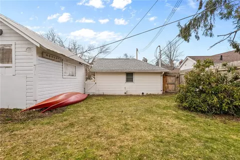 Exterior - 191 Pinehill Dr, Irondequoit, NY 14622 photo 2 of 2