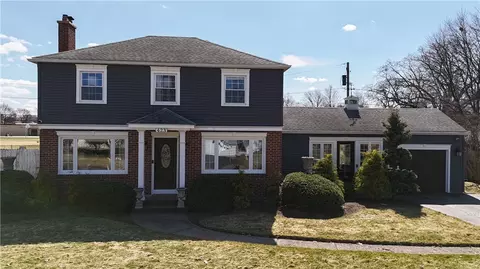 423 Wimbledon Rd, Irondequoit, NY 14617