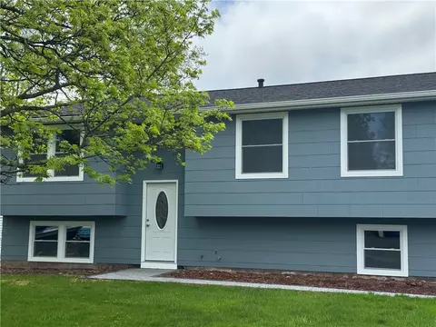30 Spicewood Ln, Chili, NY 14624