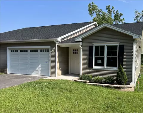 3219 W Cedarbush Dr, Canandaigua, NY 14424