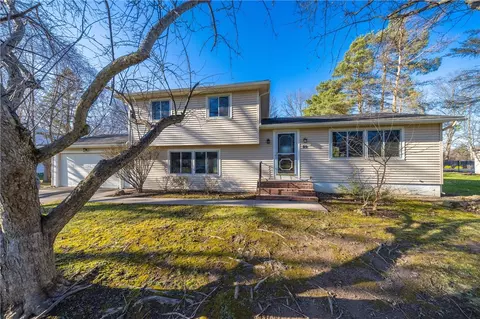 89 Timberline Dr, Penfield, NY 14526