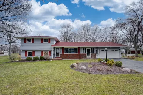 2 Sands Rd, Gates, NY 14624