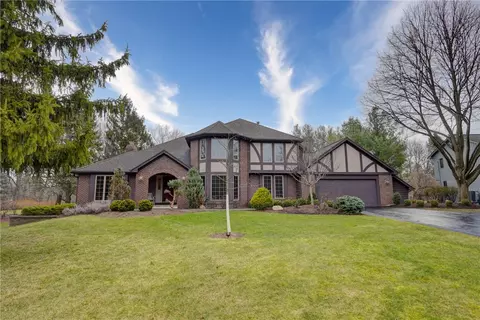 27 Sutton Pt, Pittsford, NY 14534