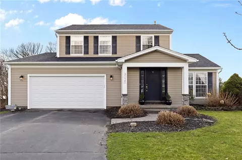 3225 White Pine Ln, Macedon, NY 14502