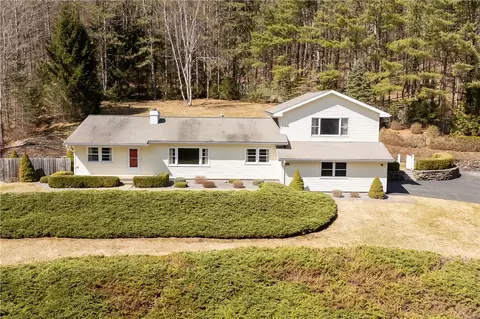 7 Overlook Dr, Oneonta, NY 13820