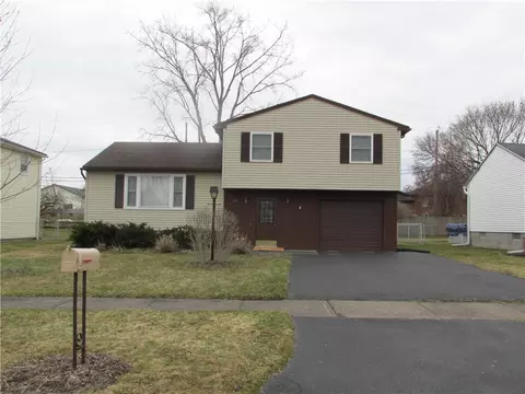 15 Morningstar Dr, Gates, NY 14606