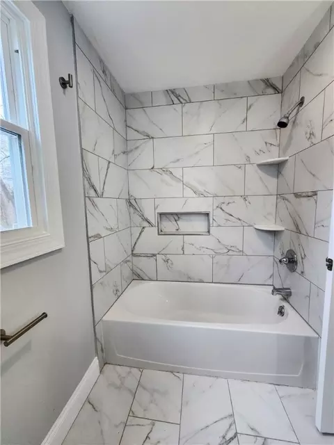 Bath - 657 Regina Dr, Webster, NY 14580 photo 3 of 5