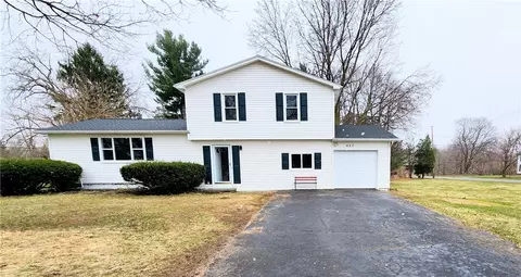 Exterior - 657 Regina Dr, Webster, NY 14580 photo 2 of 6