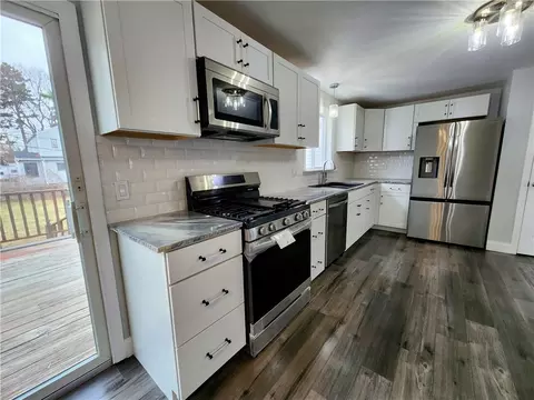 Kitchen - 657 Regina Dr, Webster, NY 14580 photo 4 of 4