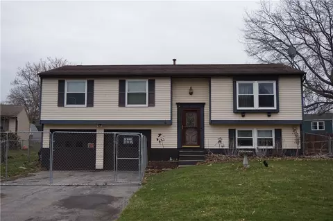 9 Curtisdale Ln, Hamlin, NY 14464