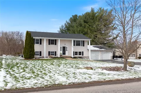 707 Whitney Rd, Ontario, NY 14519