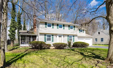 30 Viennawood Dr, Rochester, NY 14618