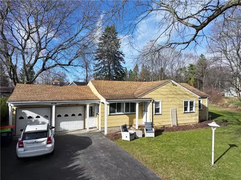638 Beverly Dr, Webster, NY 14580