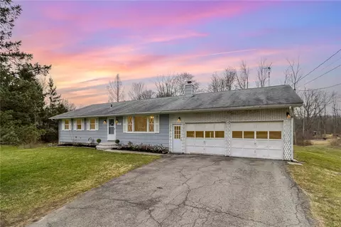 413 Trimmer Rd, Parma, NY 14559